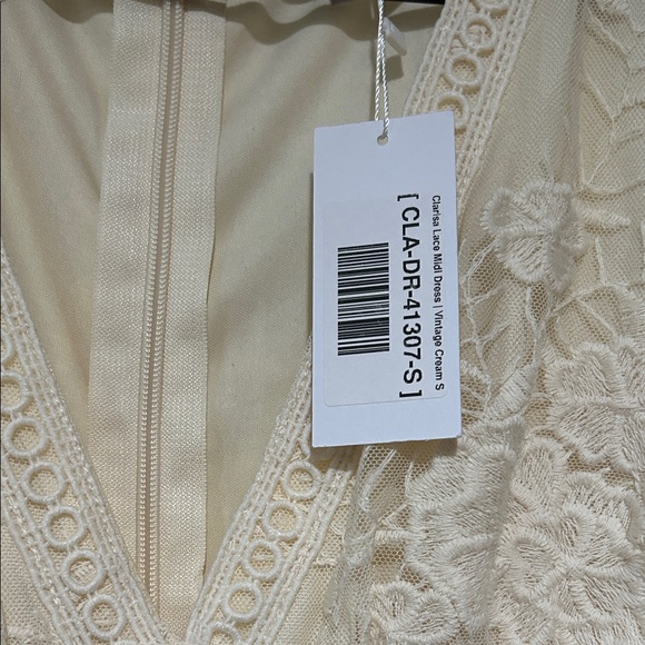 Baltic Born Clarisa Lace Midi Dress - Picture 4 of 6